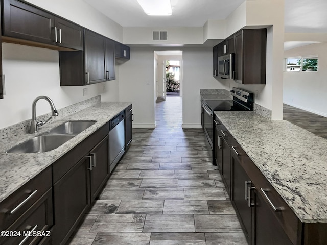 kitchen featuring dark wood-type flooring, a wealth of natural light, sink, and stainless steel appliances