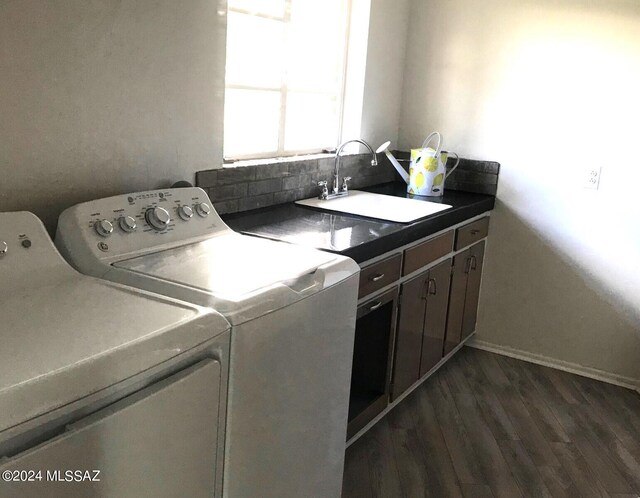 laundry area with sink, dark wood-type flooring, independent washer and dryer, and cabinets