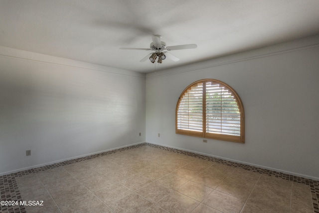 unfurnished room featuring ceiling fan