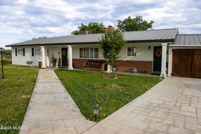 ranch-style house featuring a porch and a front lawn