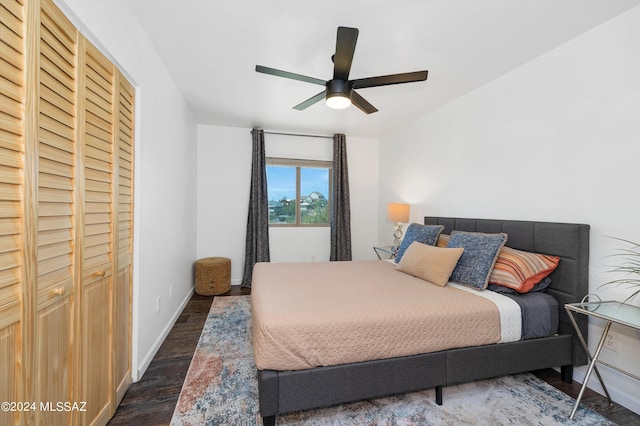 workout area with ceiling fan and dark hardwood / wood-style flooring