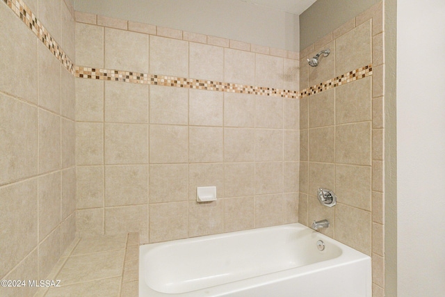 bathroom with tiled shower / bath