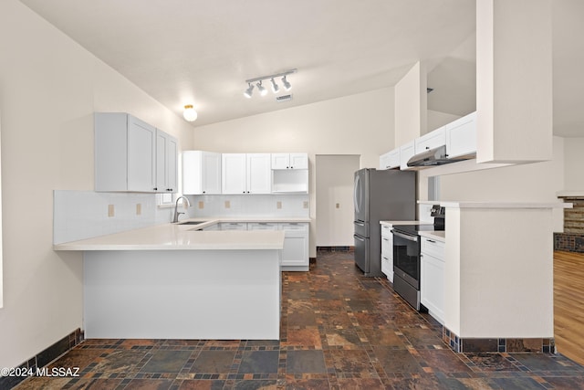 kitchen featuring tasteful backsplash, a peninsula, appliances with stainless steel finishes, a sink, and lofted ceiling