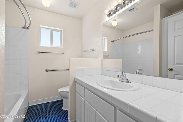 full bath featuring visible vents, toilet, a wealth of natural light, and baseboards