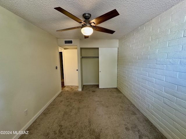 unfurnished bedroom featuring carpet flooring, a textured ceiling, and ceiling fan