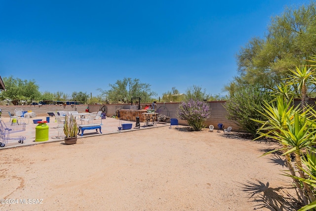 view of yard featuring a patio area