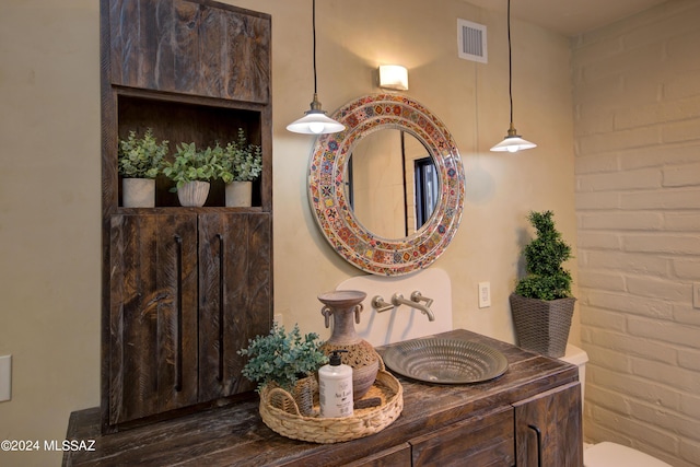 27 Circulo De Prado, Tubac, AZ 85646 - bathroom with brick wall