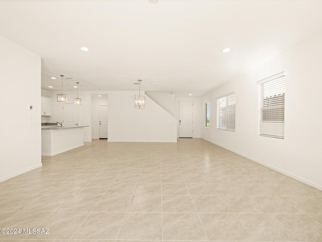 unfurnished room featuring light tile patterned flooring