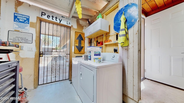 laundry area with washing machine and clothes dryer and wood ceiling