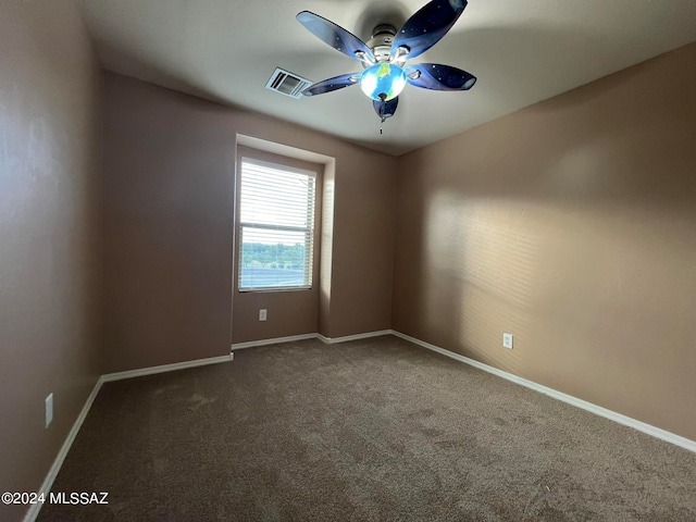 carpeted spare room featuring ceiling fan