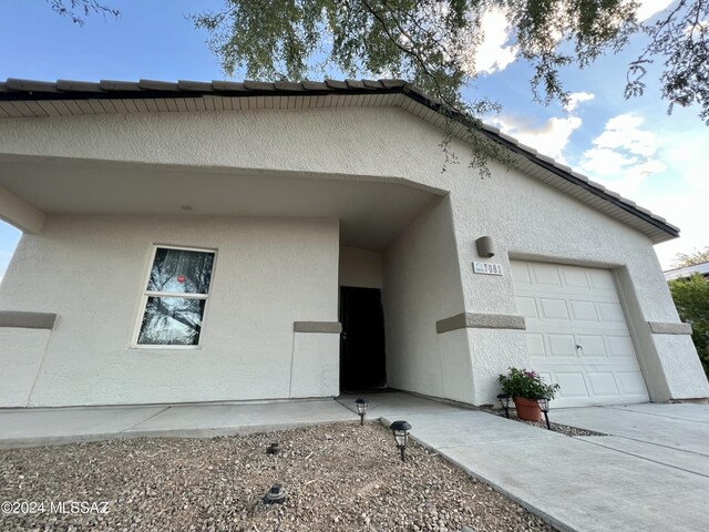 view of front of home with a garage