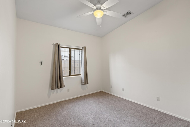 carpeted empty room featuring ceiling fan