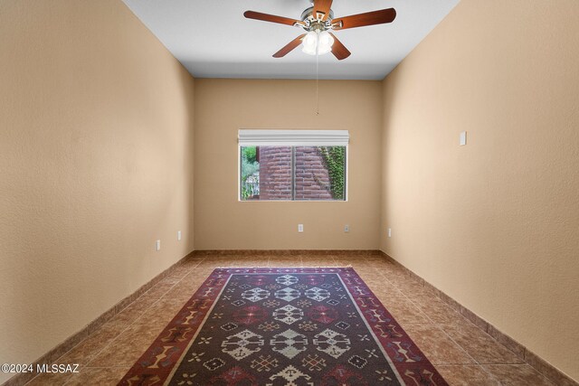 unfurnished room with ceiling fan