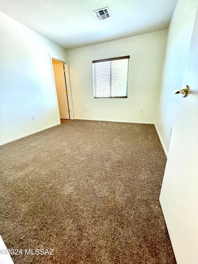 unfurnished room with carpet