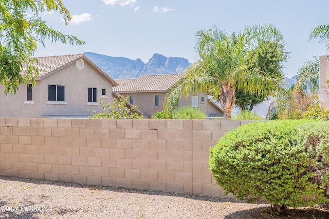 view of front of home with a mountain view