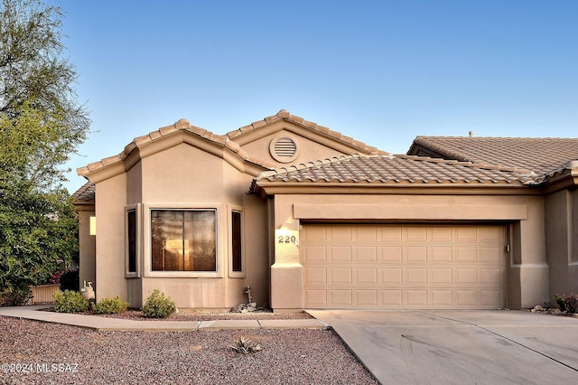 view of front facade featuring a garage