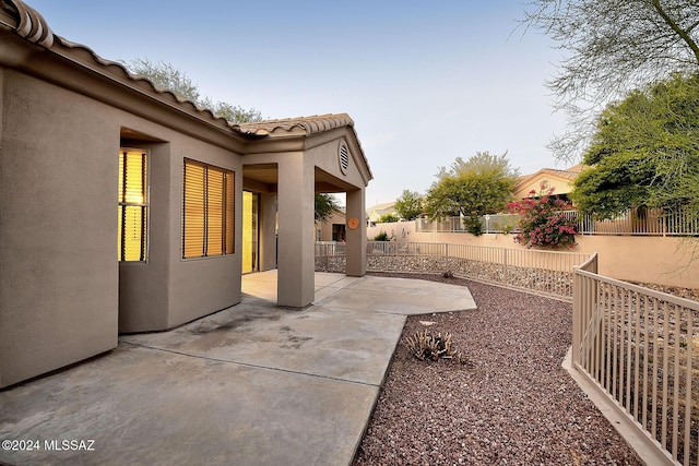 view of yard featuring a patio