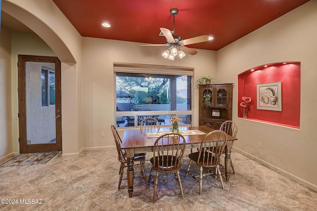 dining space with ceiling fan