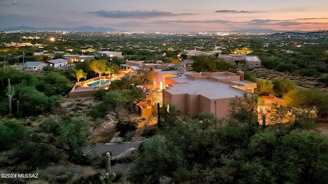 view of aerial view at dusk