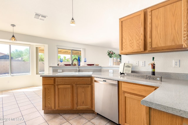 kitchen featuring visible vents, a peninsula, a sink, light countertops, and dishwasher