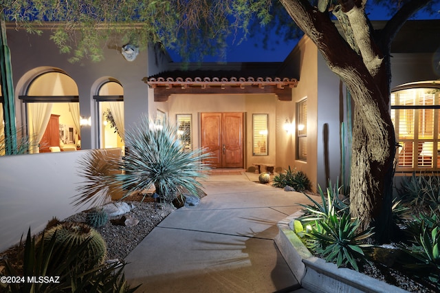 property entrance featuring a patio area