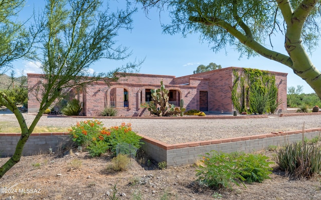 view of front facade featuring brick siding