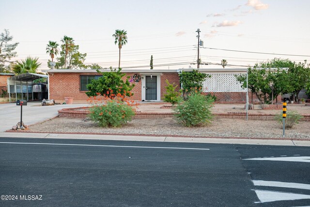 view of front facade featuring a carport