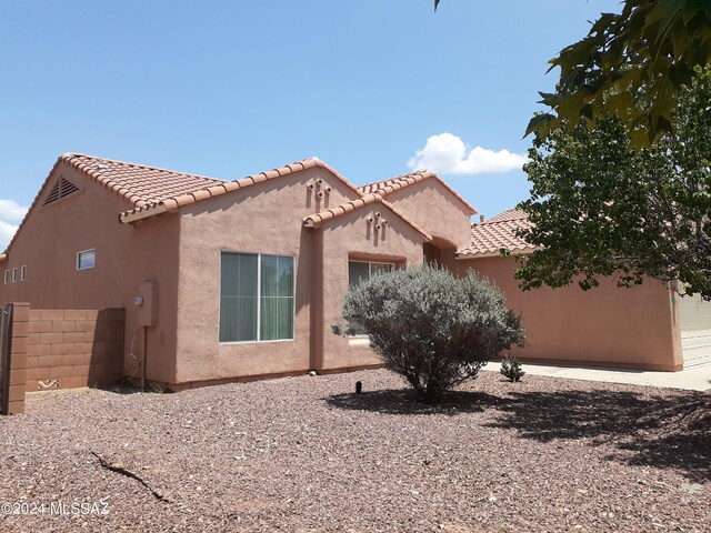 view of front of property with a patio area