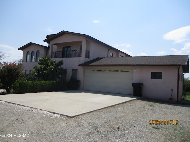 view of front of property featuring a balcony