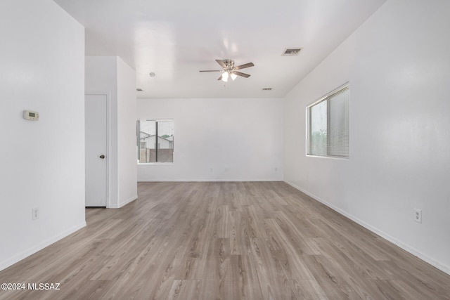 empty room featuring light hardwood / wood-style floors and ceiling fan