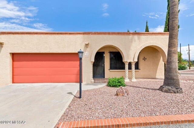 view of front of property featuring a garage