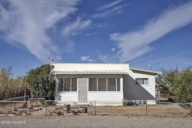 view of front of property