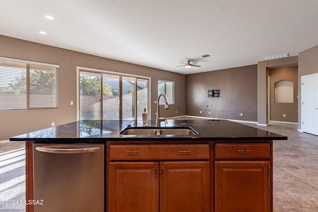 kitchen featuring a center island with sink, stainless steel dishwasher, sink, and ceiling fan