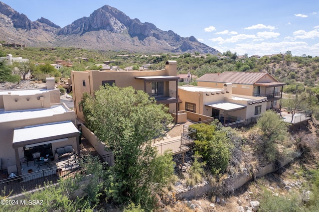 birds eye view of property featuring a mountain view