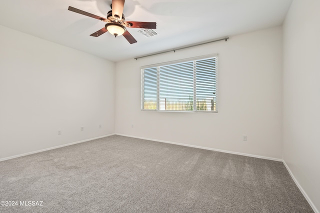 unfurnished room featuring ceiling fan and carpet