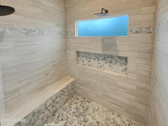 bathroom featuring a tile shower