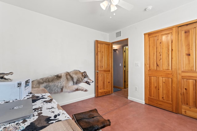 bedroom with finished concrete flooring, a ceiling fan, visible vents, and baseboards