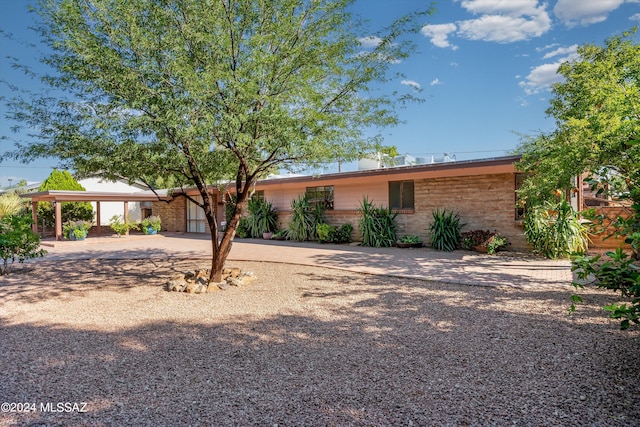 ranch-style home featuring a gazebo