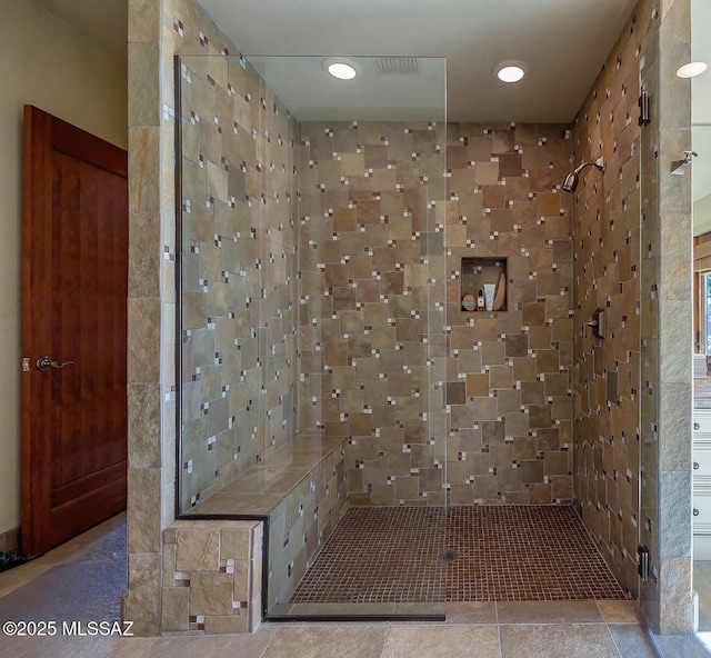 bathroom featuring a tile shower