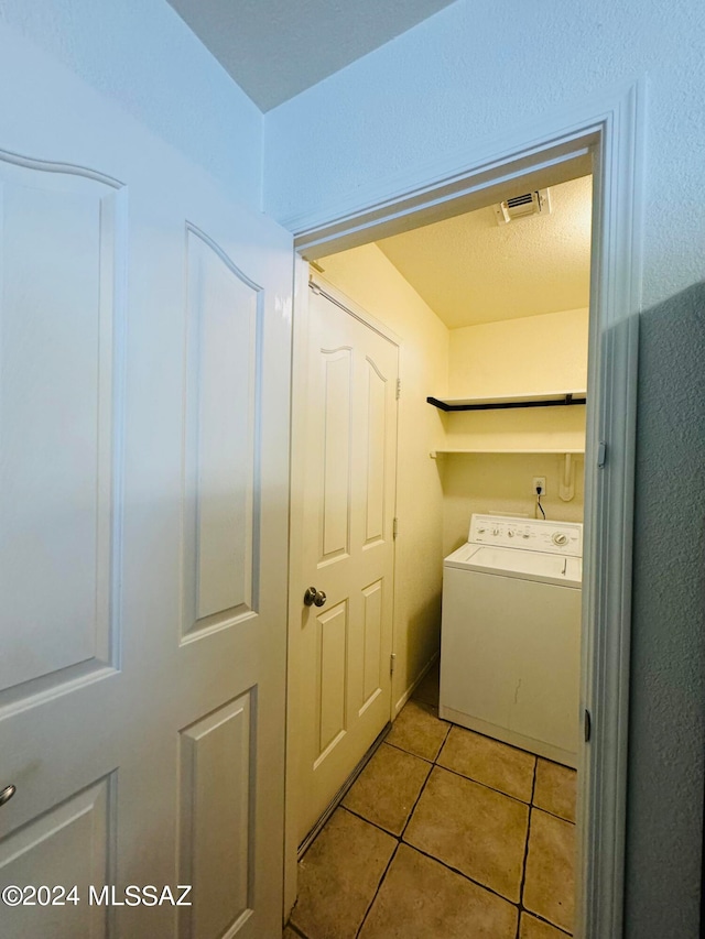 laundry room featuring washer / dryer and light tile patterned floors