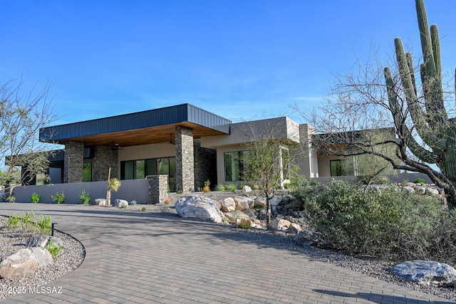 2155 E Desert Garden Dr, Tucson, AZ 85718 - contemporary house with stucco siding and stone siding