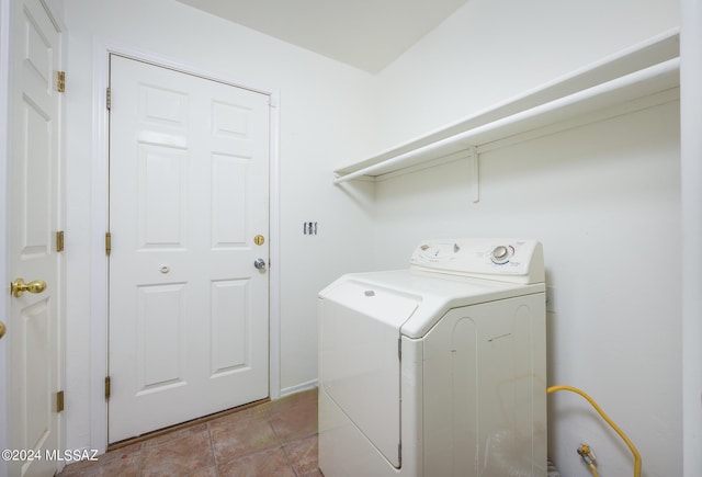 clothes washing area with light tile patterned floors and washer / dryer