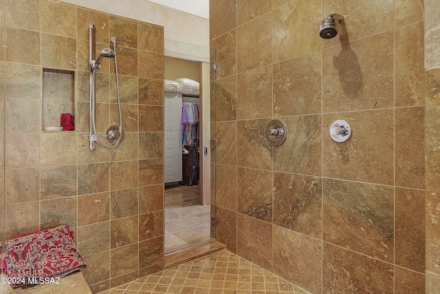 bathroom featuring tiled shower