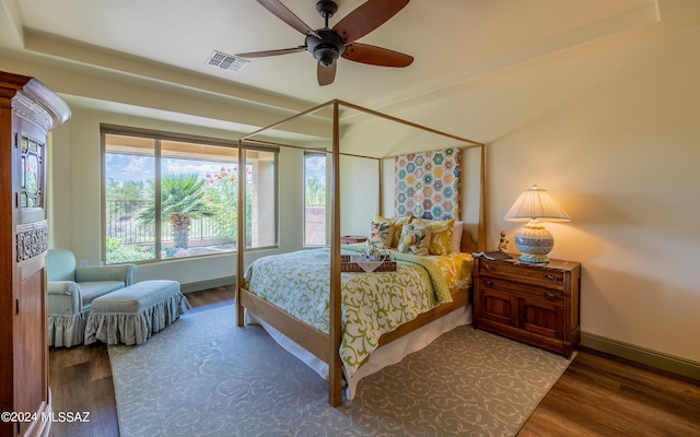 bedroom featuring visible vents, baseboards, wood finished floors, and a ceiling fan