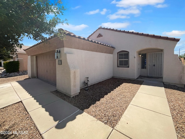 view of front facade with a garage