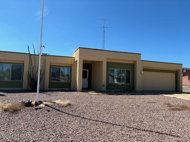 view of front of property featuring stucco siding, an attached garage, and concrete driveway