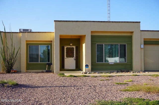 view of front of property featuring stucco siding and an attached garage