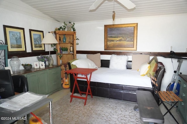 bedroom featuring ceiling fan