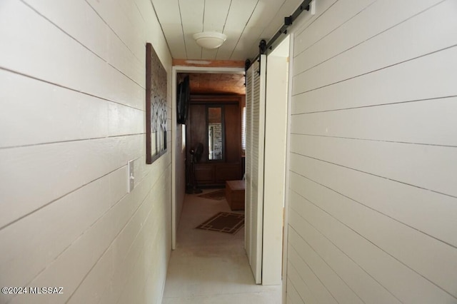 corridor featuring a barn door