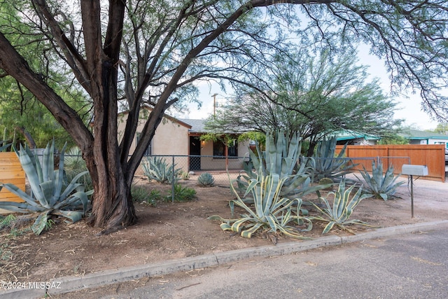 view of front of property